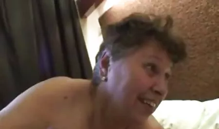 Ayak amatör seks 18 xx Whitney saç için bir ilk sunuyor