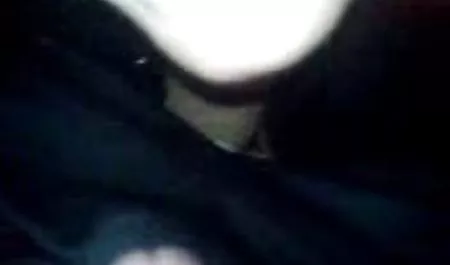 Bir 3SOME dahil sarışın ve yaşlı bir Dick binmek dese seks