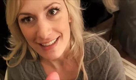 Yarı çarpıcı busty Kraliçe seks xx video