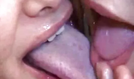 Sarışın horoz çeker ve onu sürmek seks hard porn