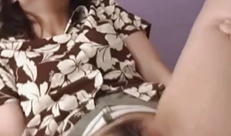 Azgın xxx hekayeler genç Hung patron için duşta görünüyor!