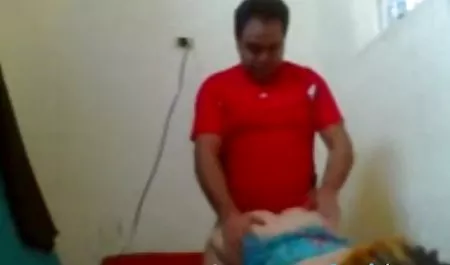 Merak etme, Annen burada olduğunu clips seks
