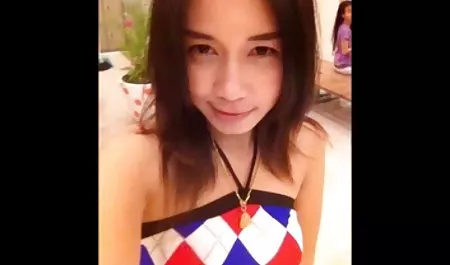 Bebeğim rütbeli seven ayaklarını ayakları ile seks asian xxx horoz