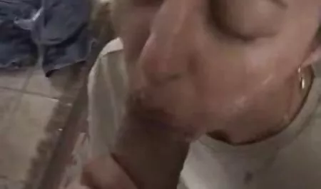 Busty kız büyük Güzel kadın LAN freee seks